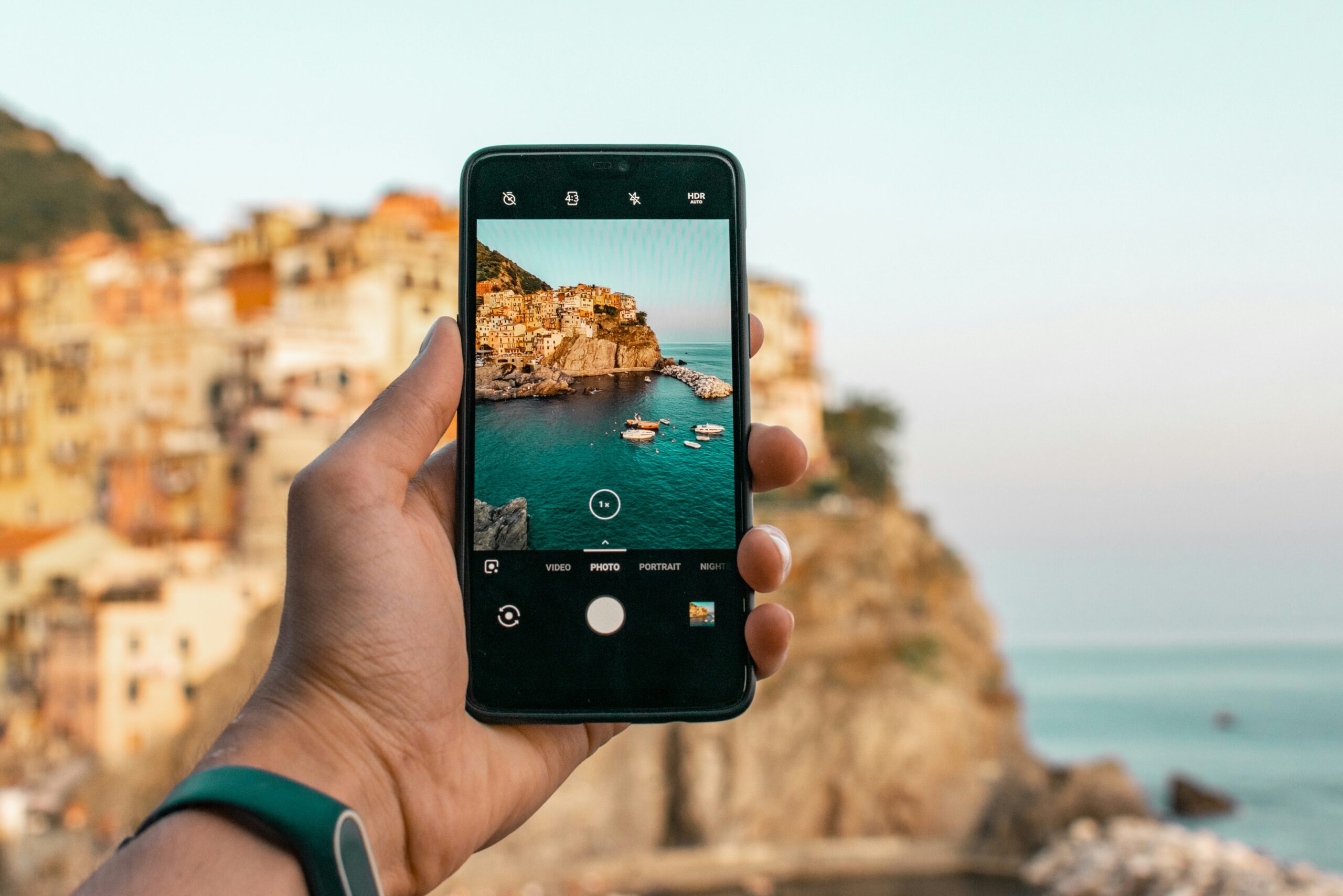 The Ultimate Guide to Mobile Photography with AI Cameras